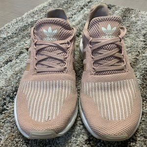 Adidas swift run sneakers pink